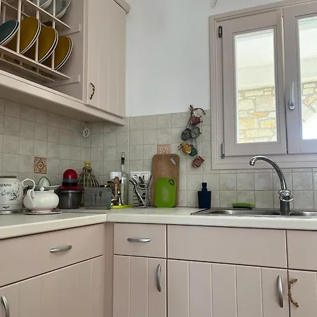 Semesterbostad Parostalkinghouse Piso Livadi