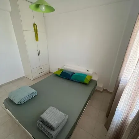 Semesterbostad Parostalkinghouse Piso Livadi