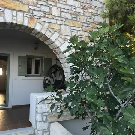 Semesterbostad Parostalkinghouse Piso Livadi